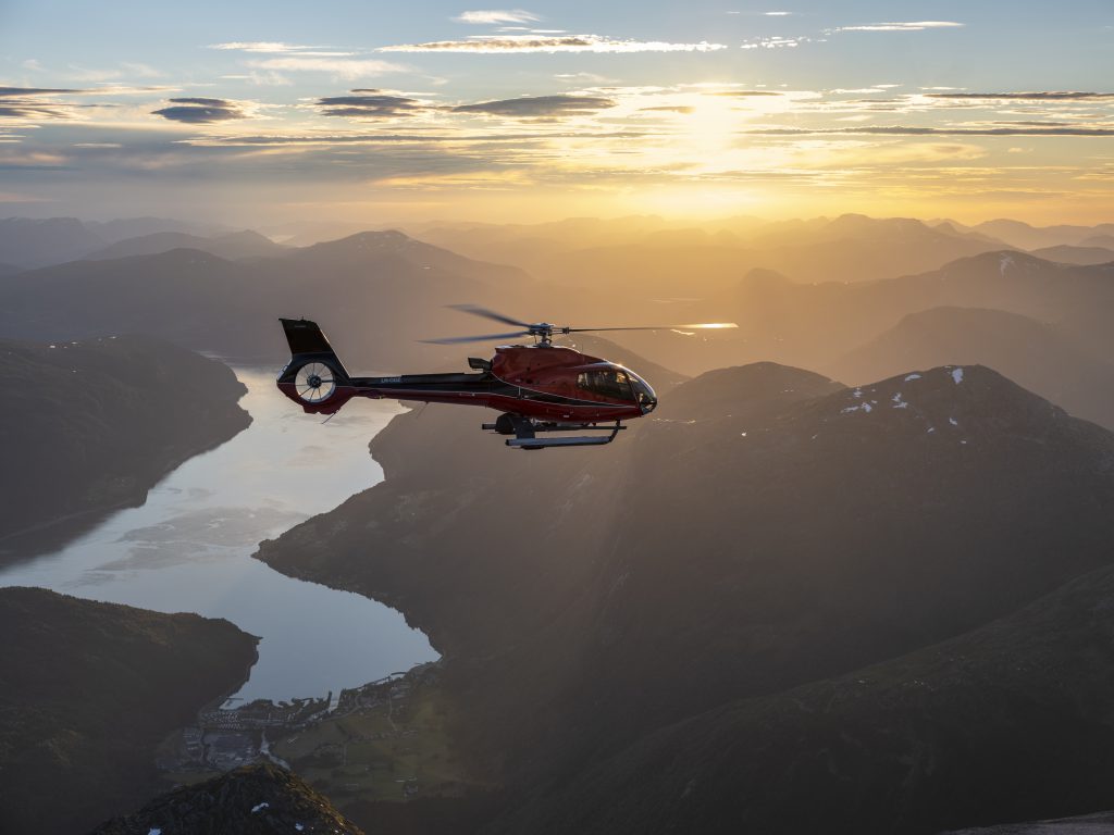 helikoptertur i Stryn utsikt til Skåla