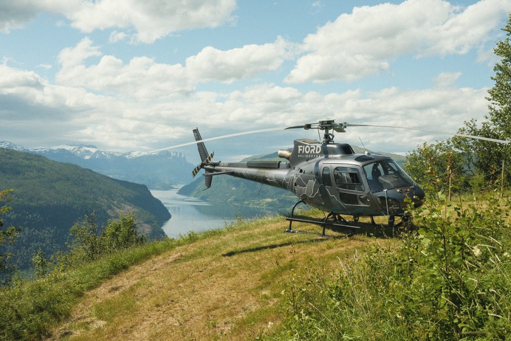 Helikopterflug über Nordfjordeid