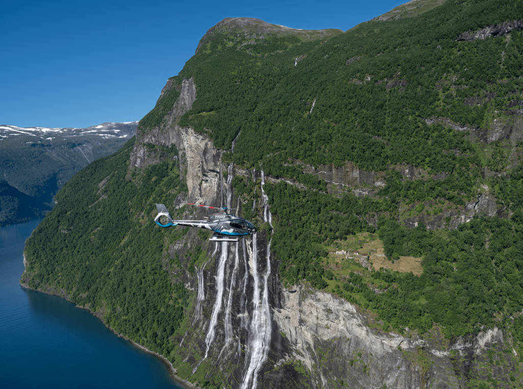 Helikoptertur Geiranger Experience – 90 minutter / What to do in Geiranger fjord helicopter tour