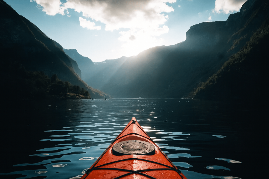 Kajakking på Geirangerfjorden / kayak in a fjord