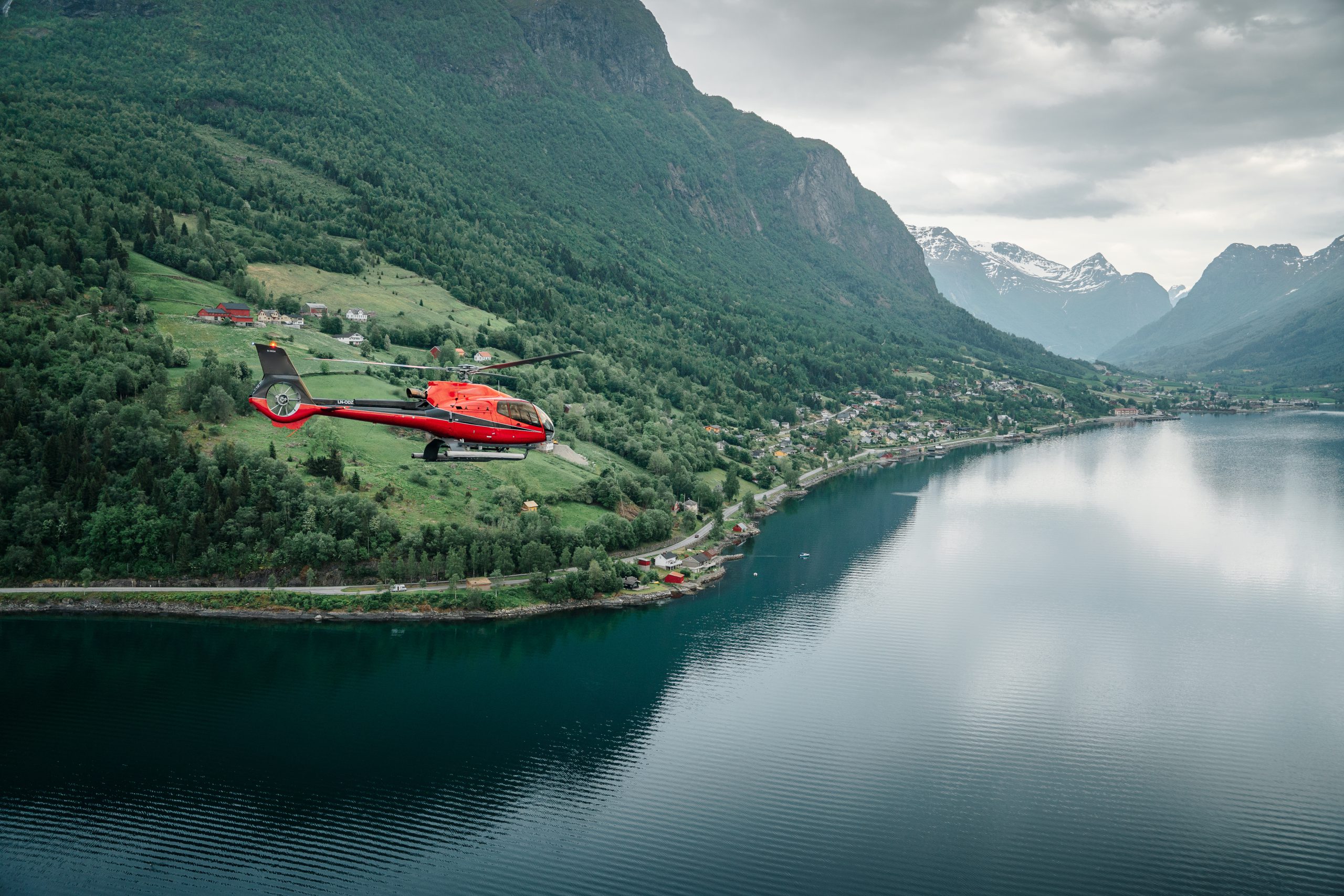 Vom Hotel zum Gipfel – Helikoptertaxi in Loen.jpg